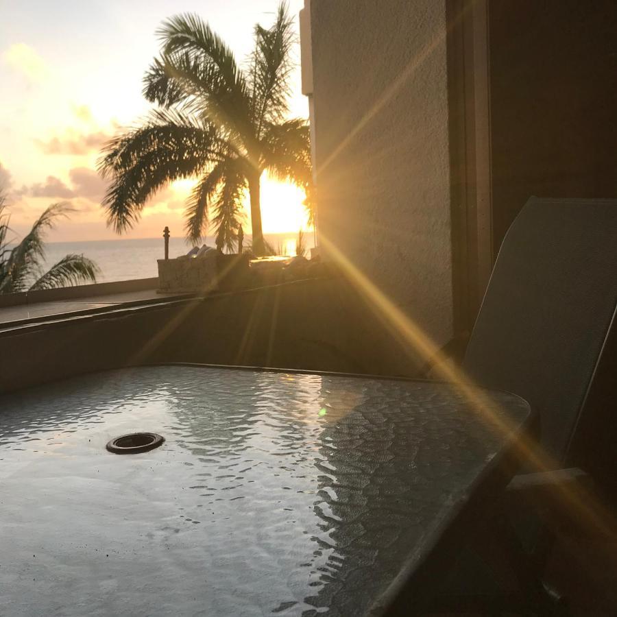 Front Beach Private Room With Shared Bathroom Cancún Buitenkant foto