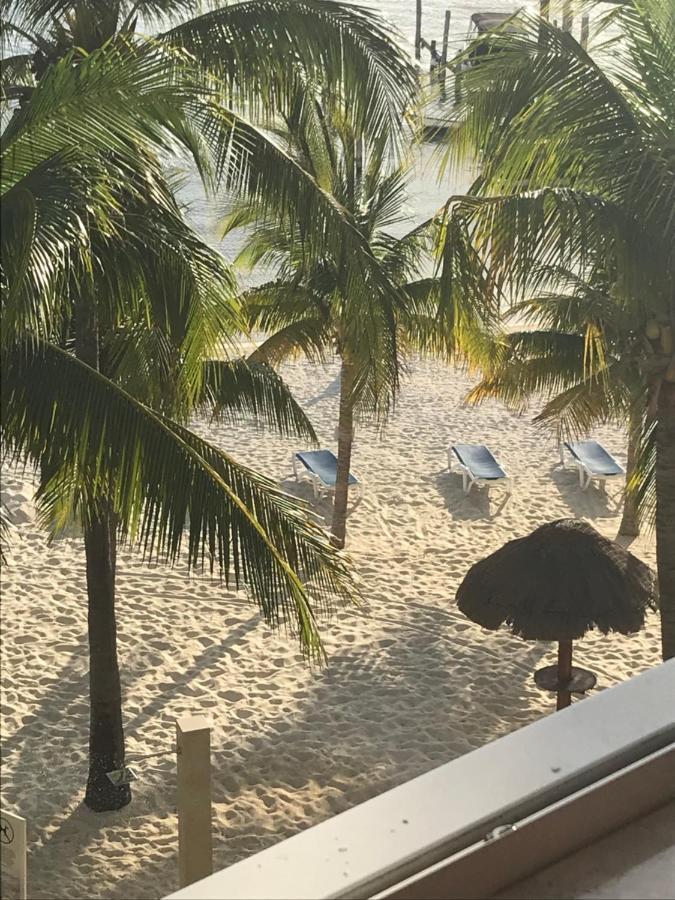 Front Beach Private Room With Shared Bathroom Cancún Buitenkant foto