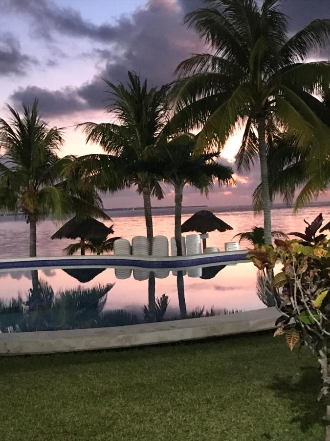 Front Beach Private Room With Shared Bathroom Cancún Buitenkant foto