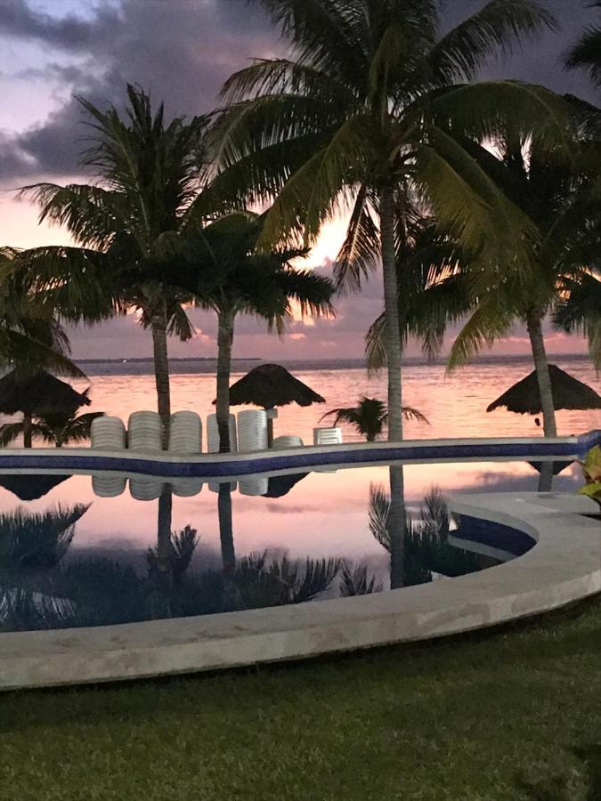 Front Beach Private Room With Shared Bathroom Cancún Buitenkant foto
