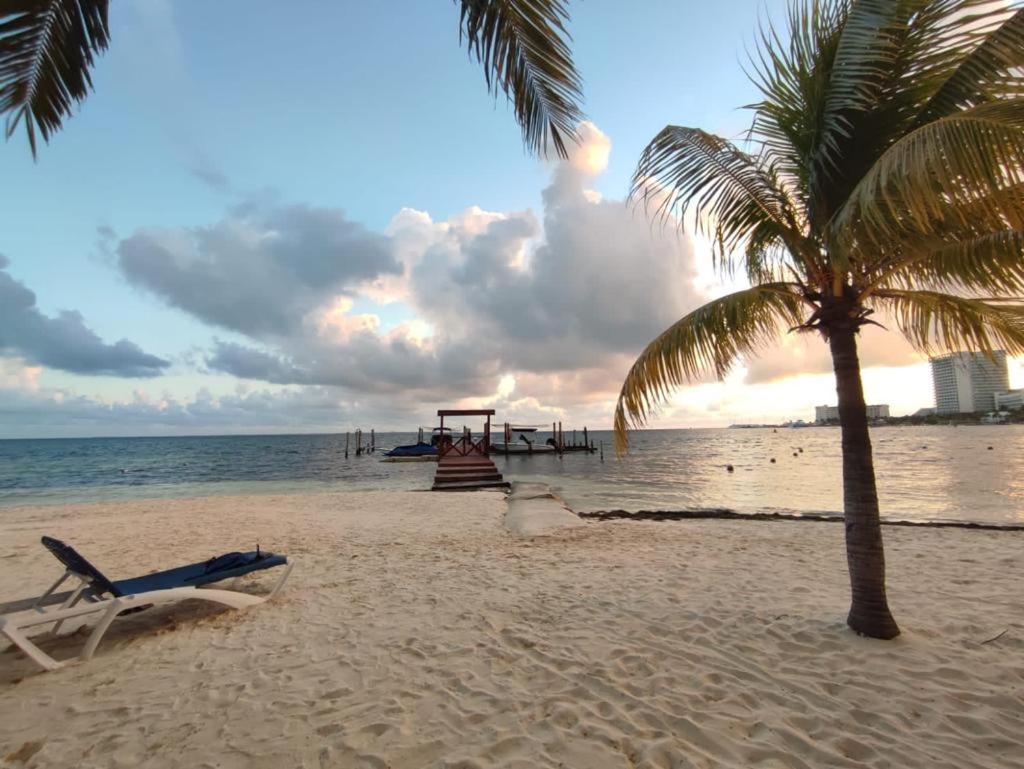 Front Beach Private Room With Shared Bathroom Cancún Buitenkant foto