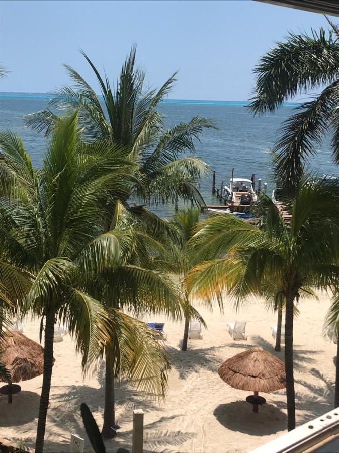 Front Beach Private Room With Shared Bathroom Cancún Buitenkant foto