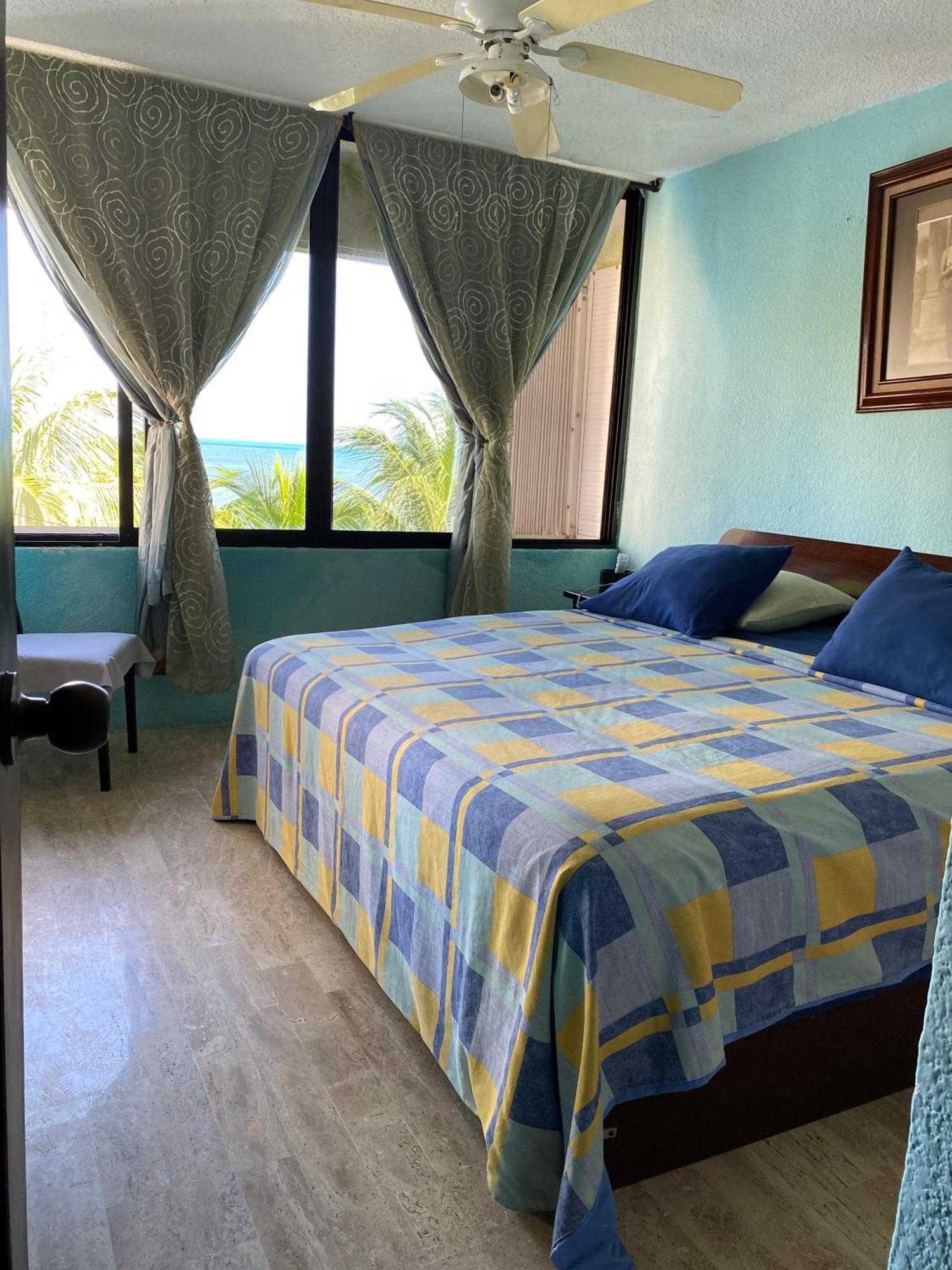 Front Beach Private Room With Shared Bathroom Cancún Buitenkant foto