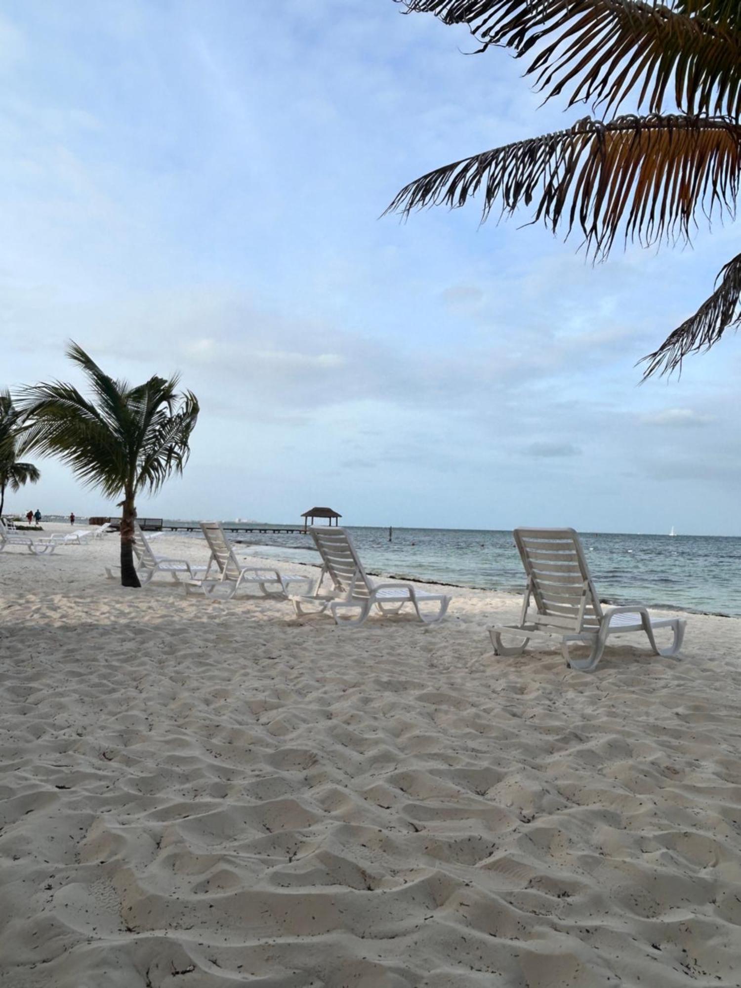 Front Beach Private Room With Shared Bathroom Cancún Buitenkant foto