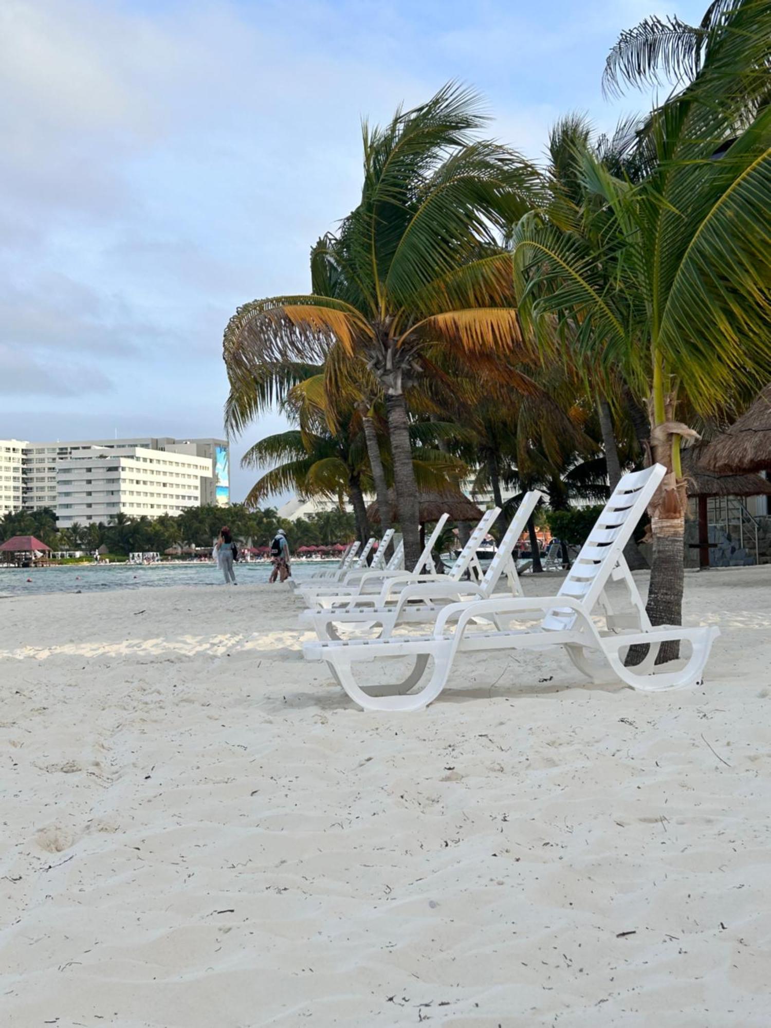 Front Beach Private Room With Shared Bathroom Cancún Buitenkant foto