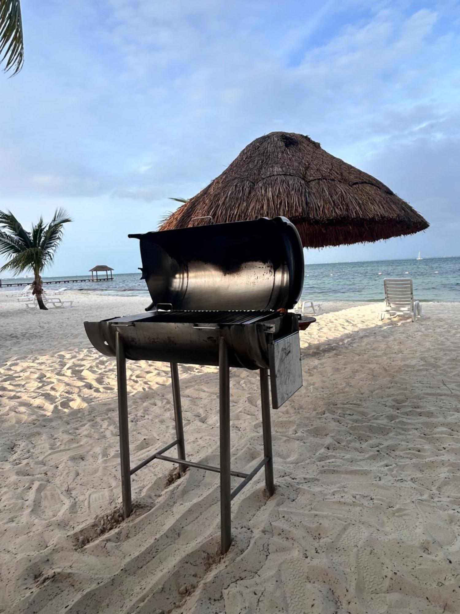 Front Beach Private Room With Shared Bathroom Cancún Buitenkant foto
