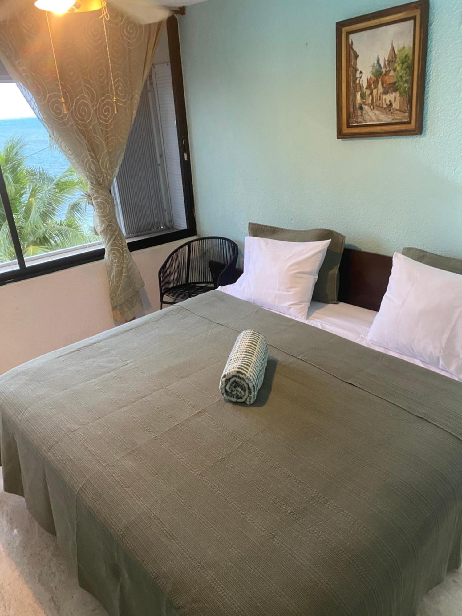 Front Beach Private Room With Shared Bathroom Cancún Buitenkant foto