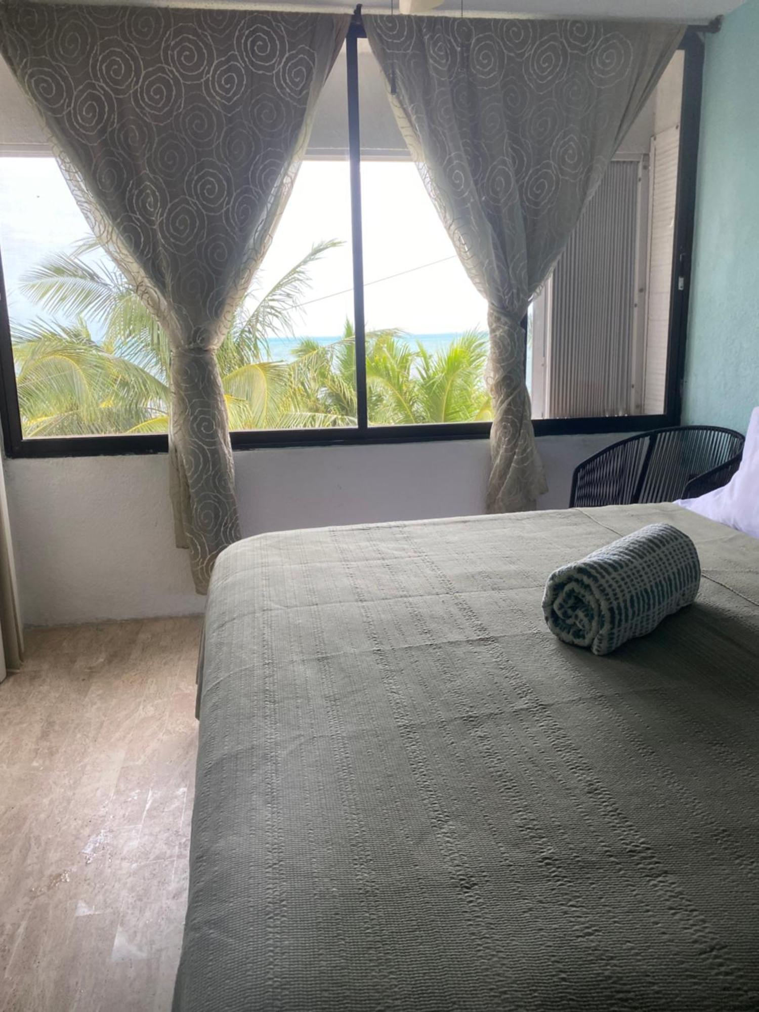 Front Beach Private Room With Shared Bathroom Cancún Buitenkant foto