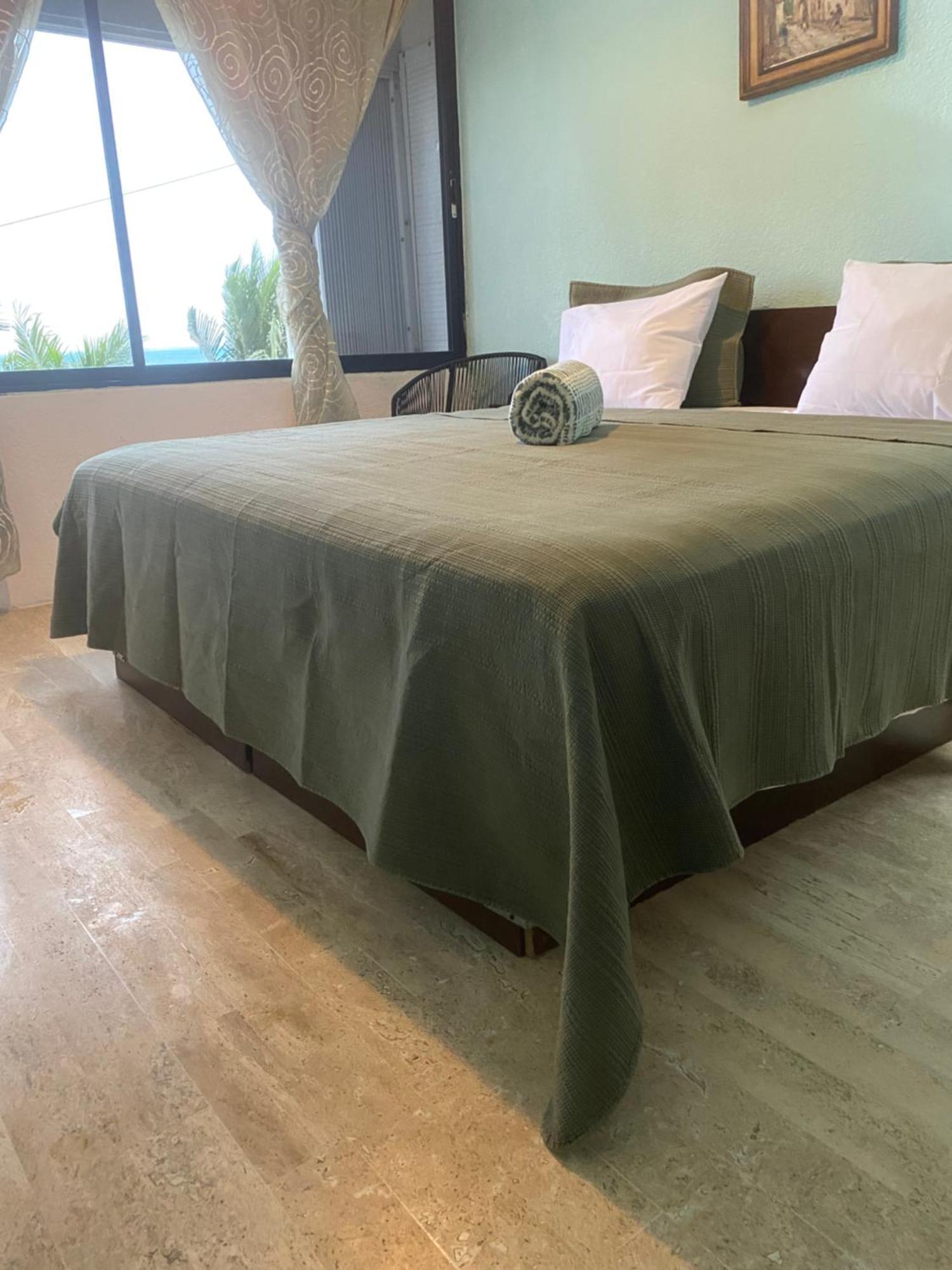 Front Beach Private Room With Shared Bathroom Cancún Buitenkant foto