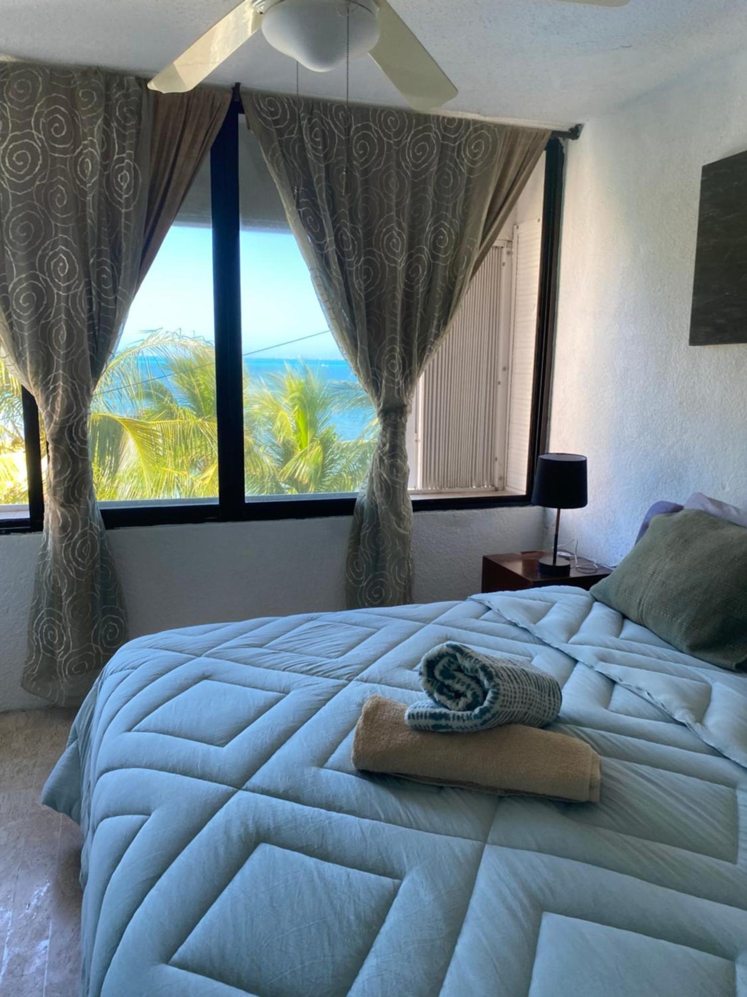 Front Beach Private Room With Shared Bathroom Cancún Buitenkant foto