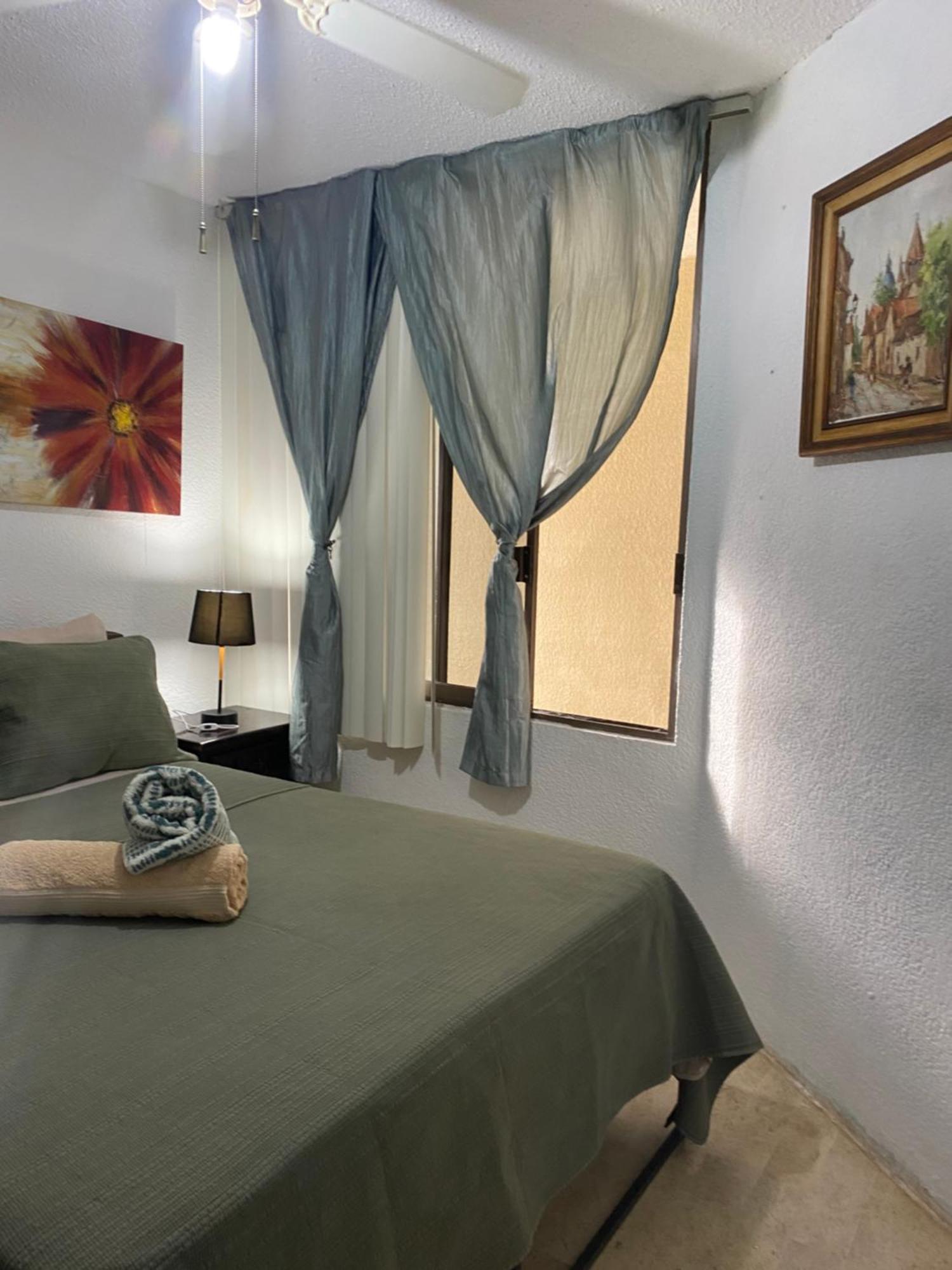 Front Beach Private Room With Shared Bathroom Cancún Buitenkant foto