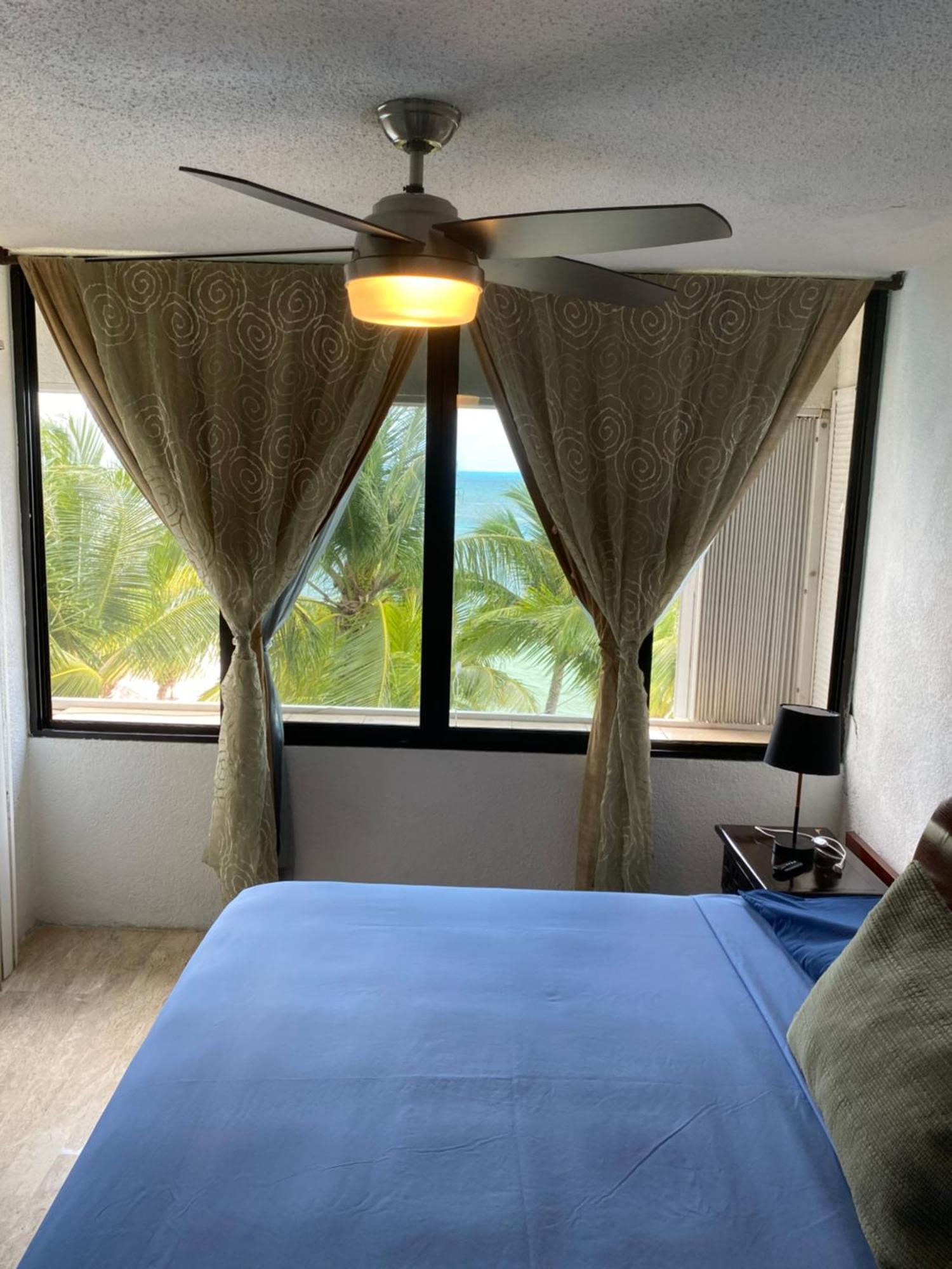 Front Beach Private Room With Shared Bathroom Cancún Buitenkant foto