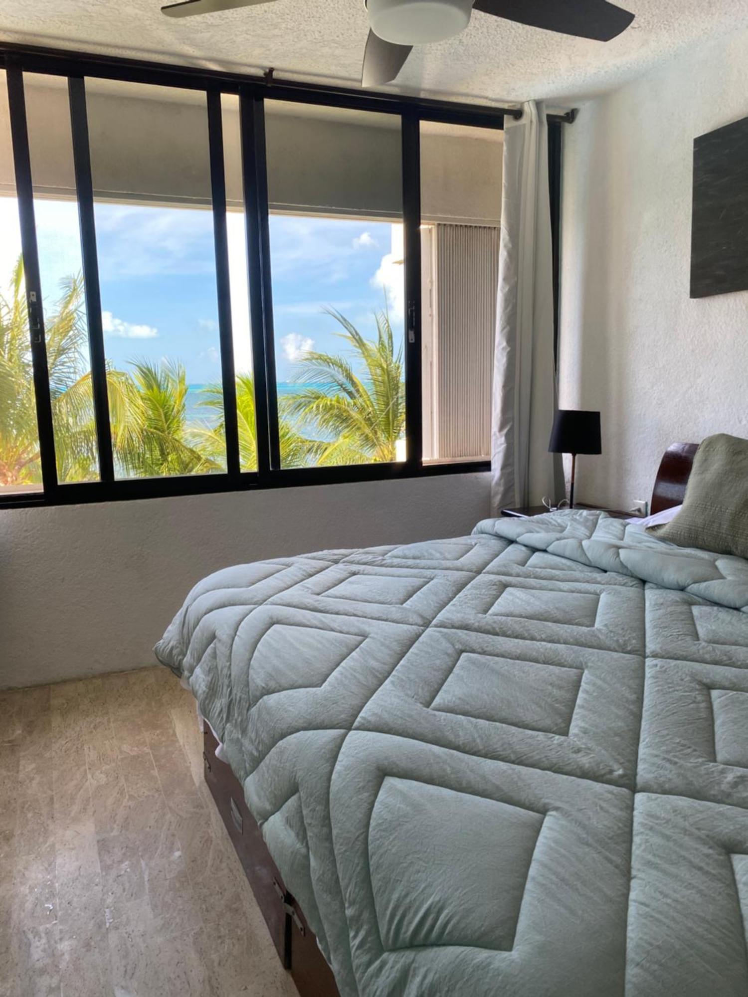 Front Beach Private Room With Shared Bathroom Cancún Buitenkant foto
