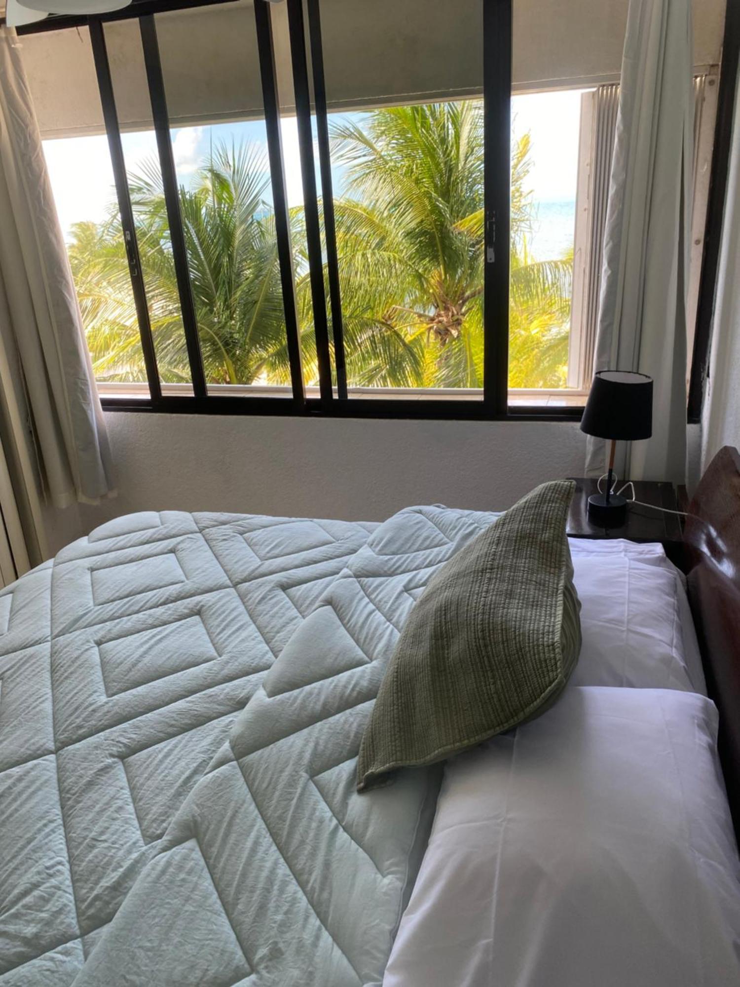 Front Beach Private Room With Shared Bathroom Cancún Buitenkant foto